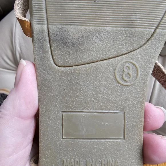 GAP Flat Sandals Tan  Ankle Strap Brown Size 8 - Picture 3 of 4